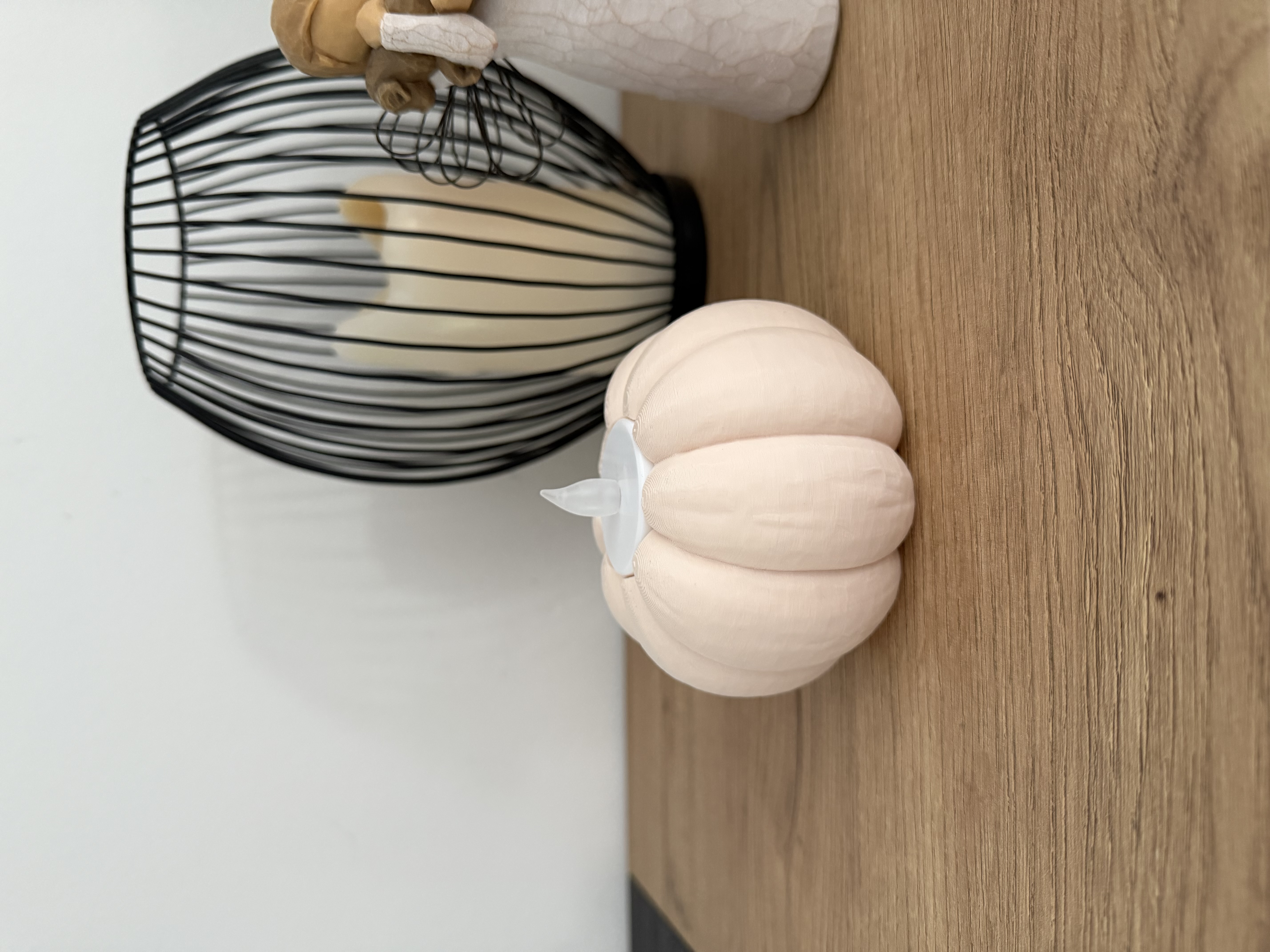 Deko-Kürbis mit Teelicht – Japandi Herbstdeko